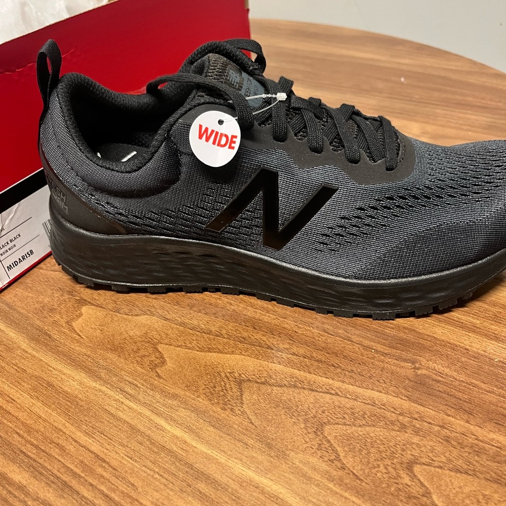 New Balance Men's Black Athletic Shoes